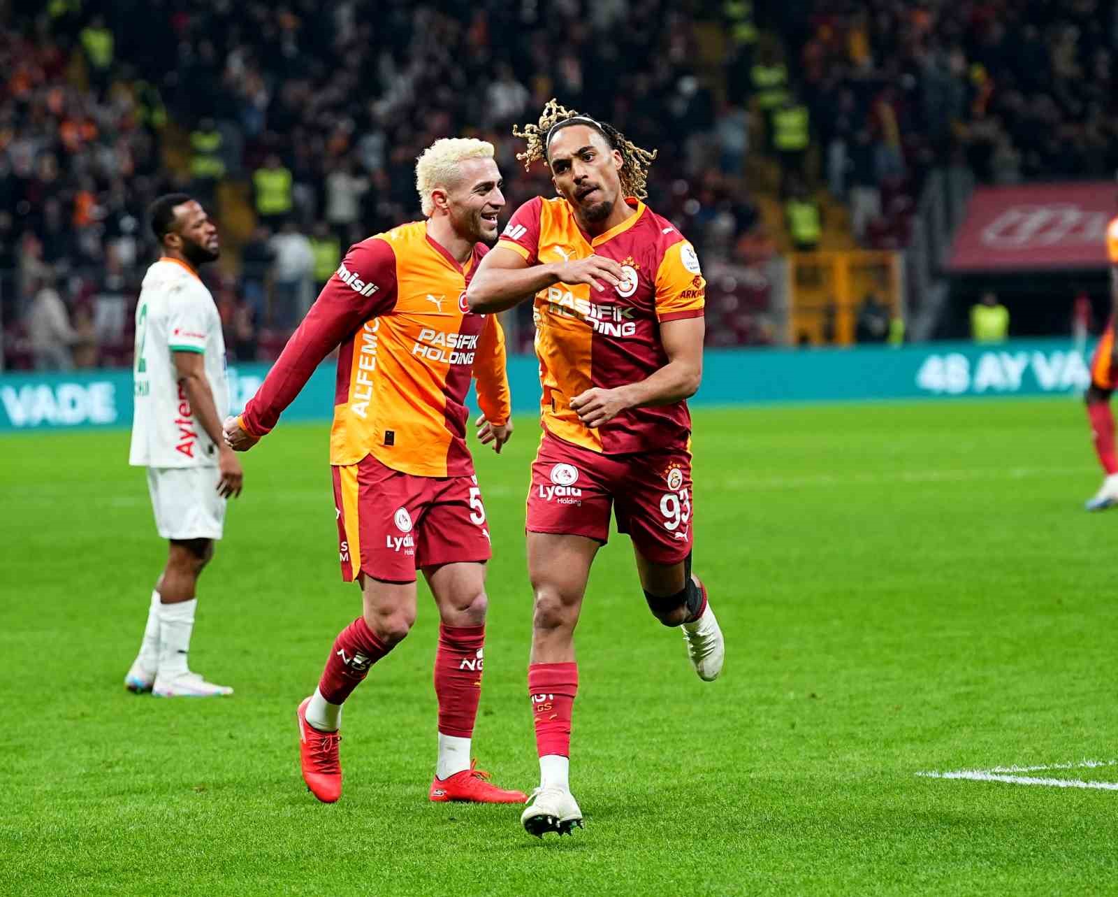 Trendyol Süper Lig: Galatasaray: 1 - Corendon Alanyaspor: 0 (İlk yarı)
Trendyol Süper Lig: Galatasaray: 1 - Corendon Alanyaspor: 0 (İlk yarı)