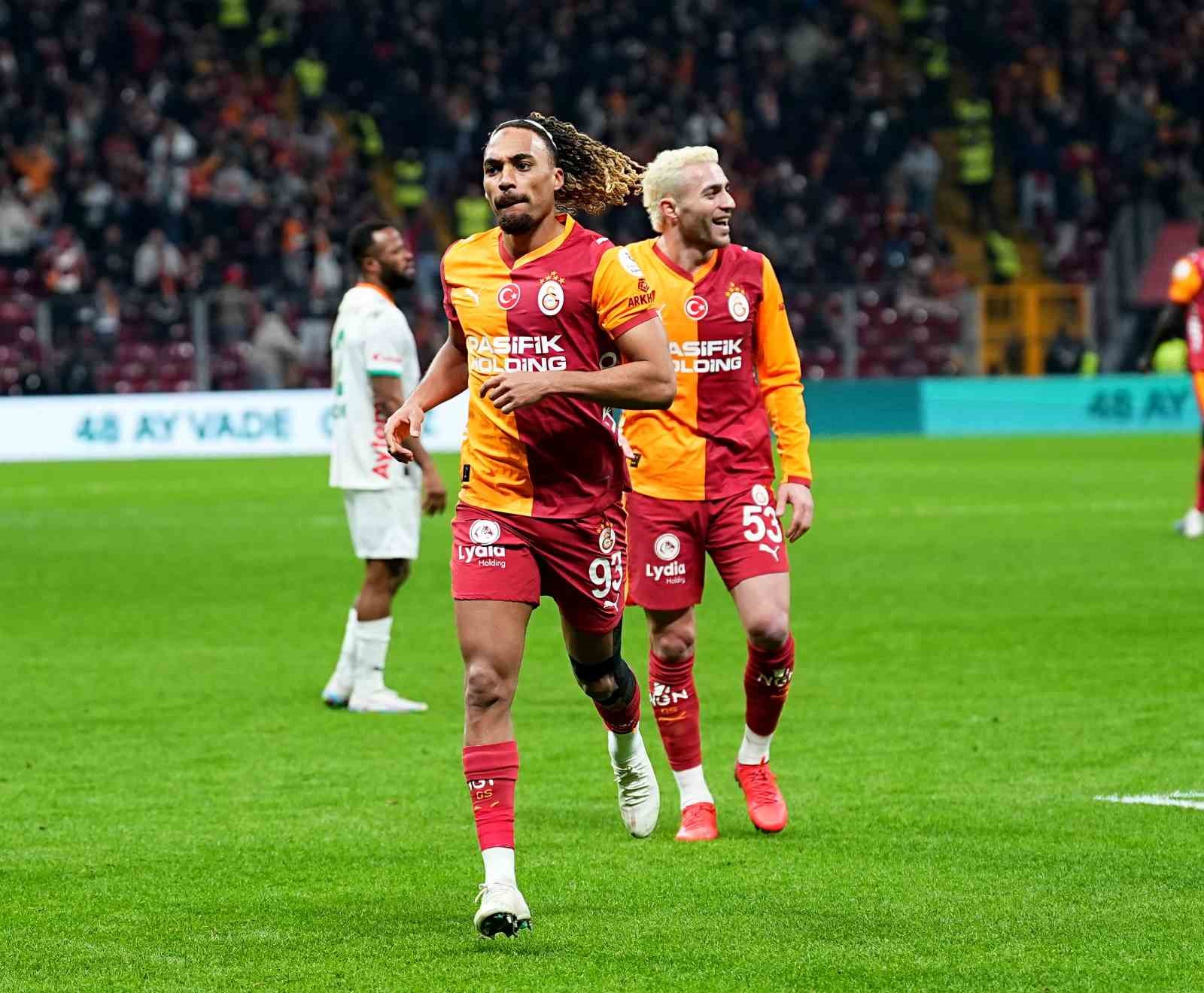 Trendyol Süper Lig: Galatasaray: 1 - Corendon Alanyaspor: 0 (İlk yarı)
Trendyol Süper Lig: Galatasaray: 1 - Corendon Alanyaspor: 0 (İlk yarı)