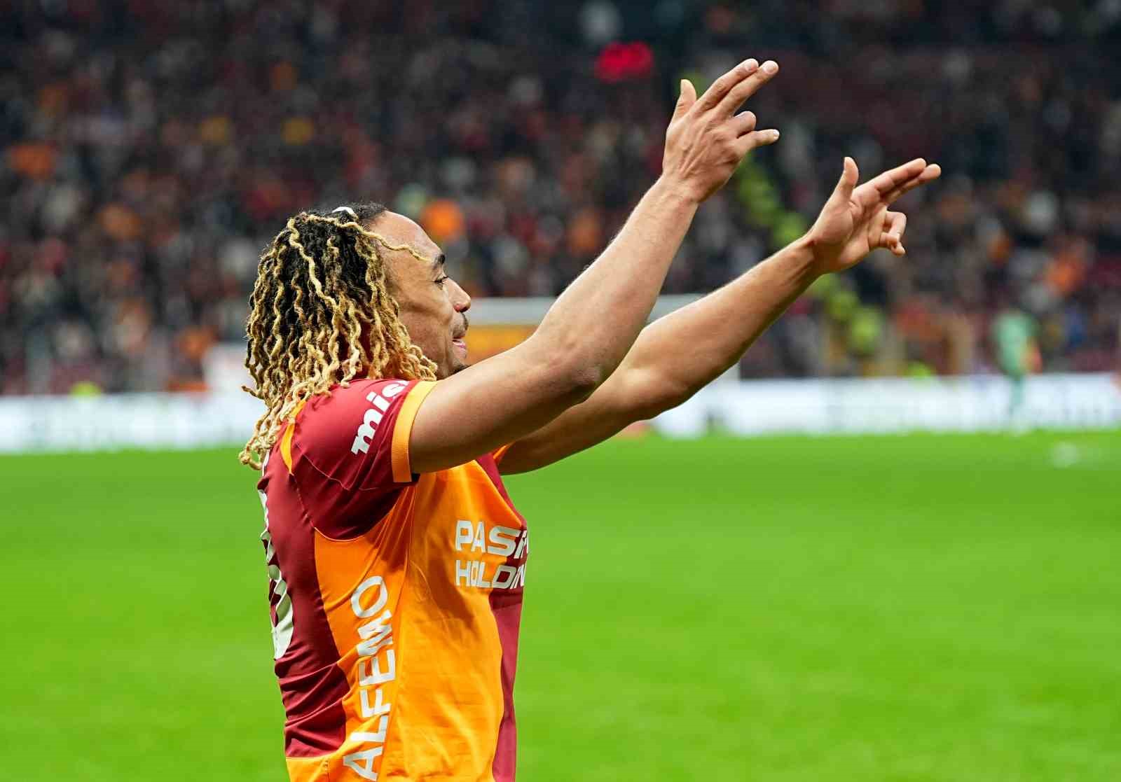 Trendyol Süper Lig: Galatasaray: 1 - Corendon Alanyaspor: 0 (İlk yarı)
Trendyol Süper Lig: Galatasaray: 1 - Corendon Alanyaspor: 0 (İlk yarı)