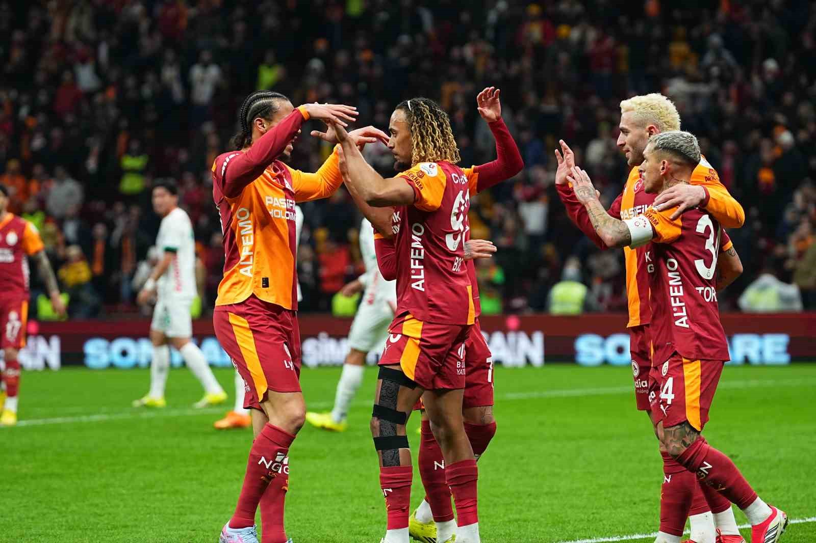 Trendyol Süper Lig: Galatasaray: 1 - Corendon Alanyaspor: 0 (İlk yarı)
Trendyol Süper Lig: Galatasaray: 1 - Corendon Alanyaspor: 0 (İlk yarı)