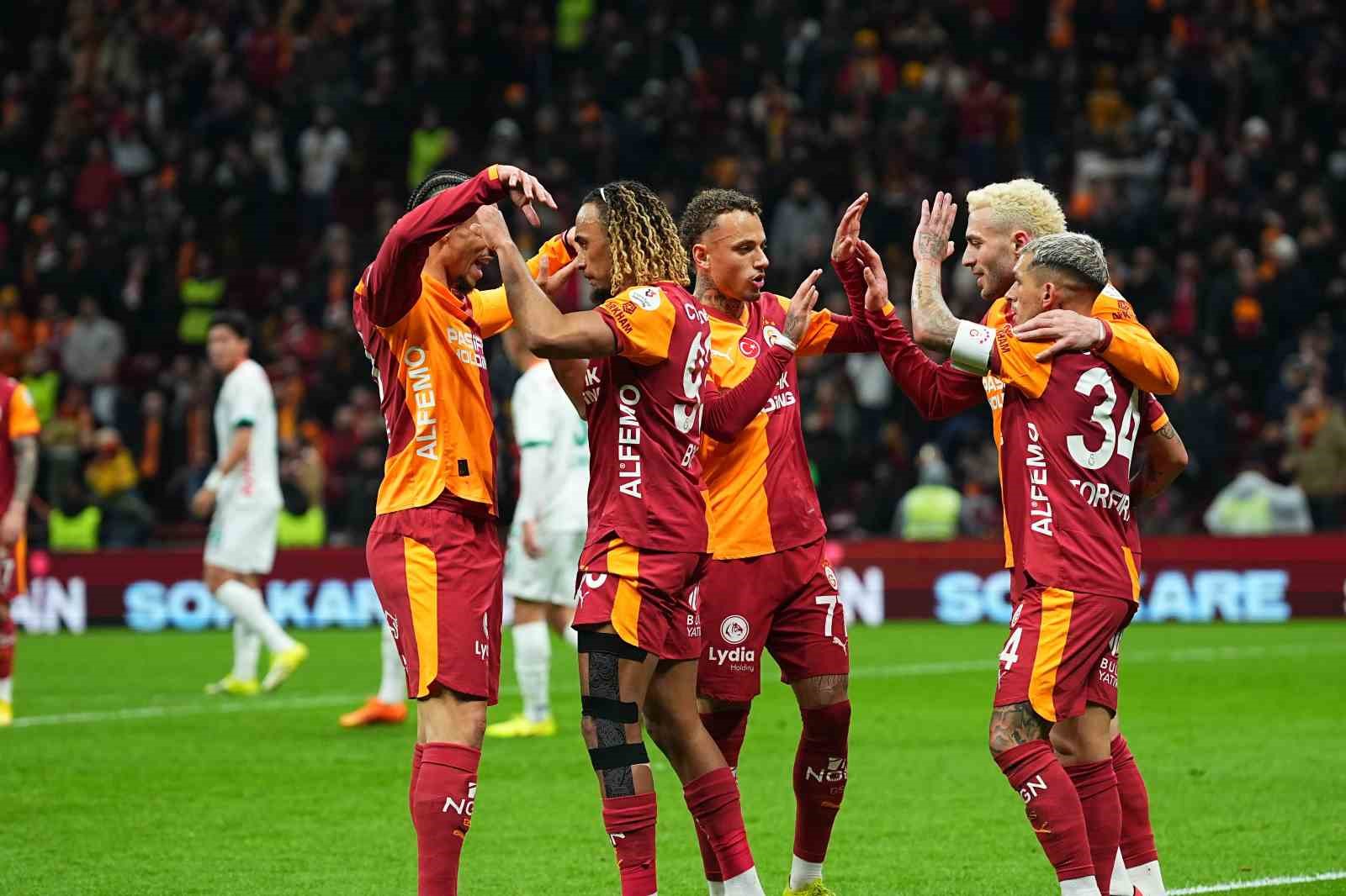 Trendyol Süper Lig: Galatasaray: 1 - Corendon Alanyaspor: 0 (İlk yarı)
Trendyol Süper Lig: Galatasaray: 1 - Corendon Alanyaspor: 0 (İlk yarı)