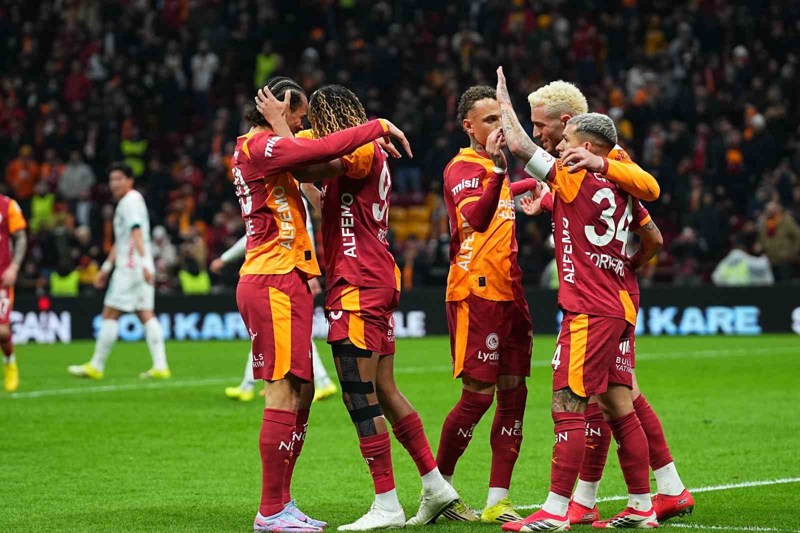 Trendyol Süper Lig: Galatasaray: 1 - Corendon Alanyaspor: 0 (İlk yarı)
Trendyol Süper Lig: Galatasaray: 1 - Corendon Alanyaspor: 0 (İlk yarı)