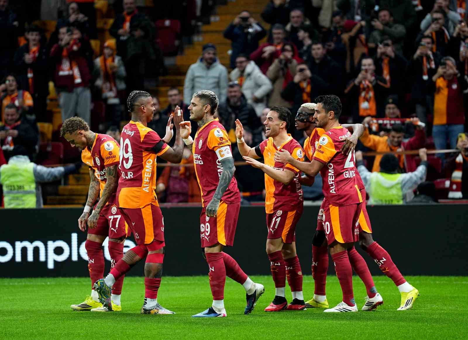 Trendyol Süper Lig: Galatasaray: 1 - Eyüpspor: 0 (Maç devam ediyor)
