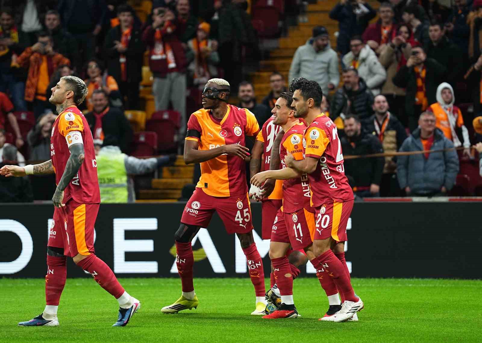 Trendyol Süper Lig: Galatasaray: 1 - Eyüpspor: 0 (Maç devam ediyor)
