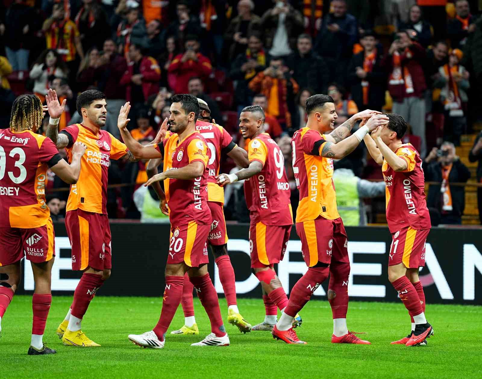 Trendyol Süper Lig: Galatasaray: 1 - Eyüpspor: 0 (Maç devam ediyor)
