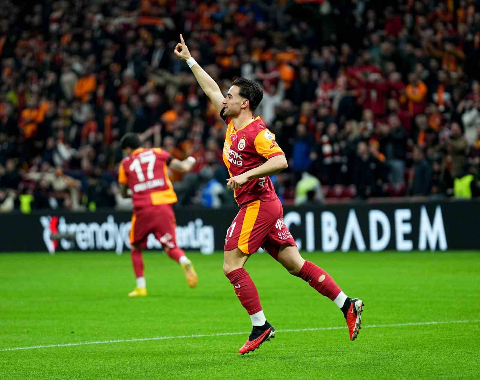Trendyol Süper Lig: Galatasaray: 1 - Eyüpspor: 0 (Maç devam ediyor)
