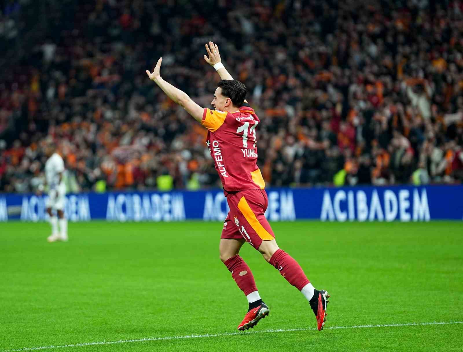 Trendyol Süper Lig: Galatasaray: 1 - Eyüpspor: 0 (Maç devam ediyor)
