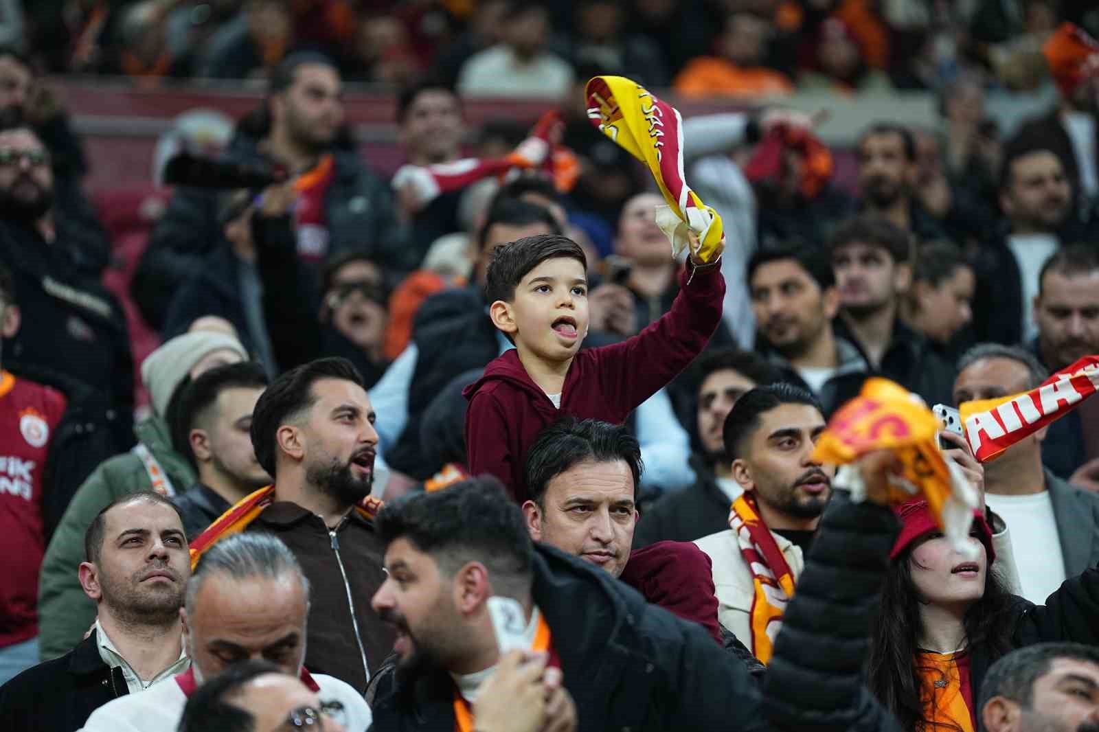 Trendyol Süper Lig: Galatasaray: 1 - Eyüpspor: 0 (Maç devam ediyor)
