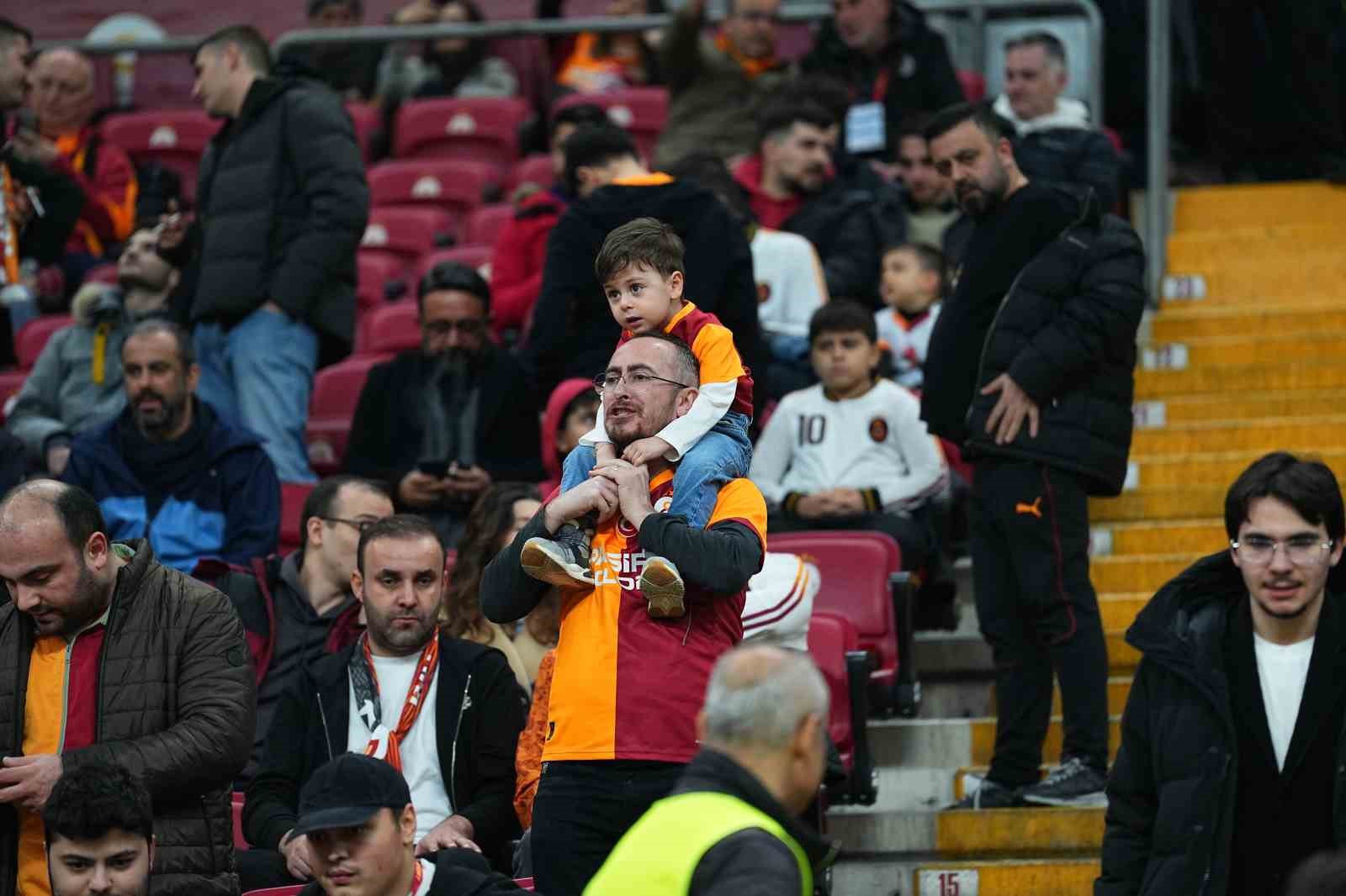 Trendyol Süper Lig: Galatasaray: 1 - Eyüpspor: 0 (Maç devam ediyor)
