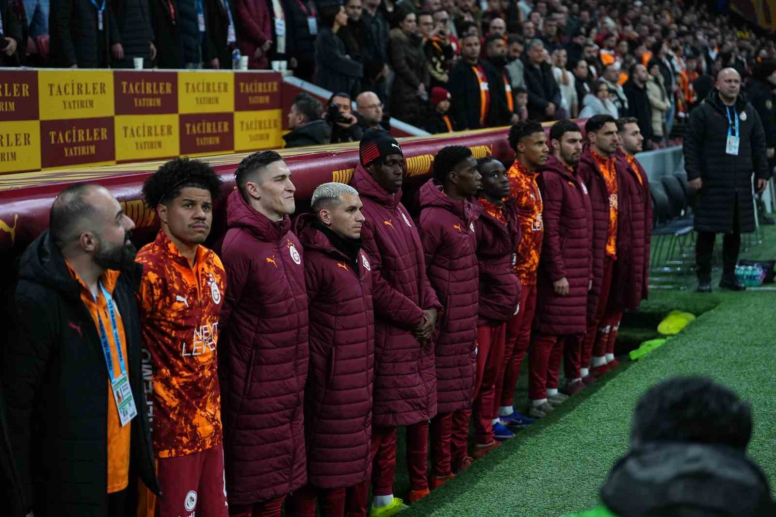 Trendyol Süper Lig: Galatasaray: 1 - Eyüpspor: 0 (Maç devam ediyor)
