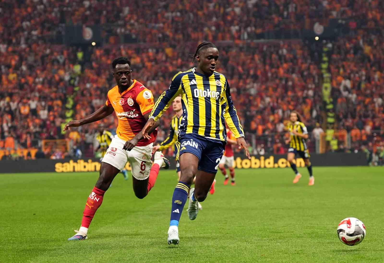 Trendyol Süper Lig: Galatasaray: 1 - Fenerbahçe: 0 (İlk yarı)
