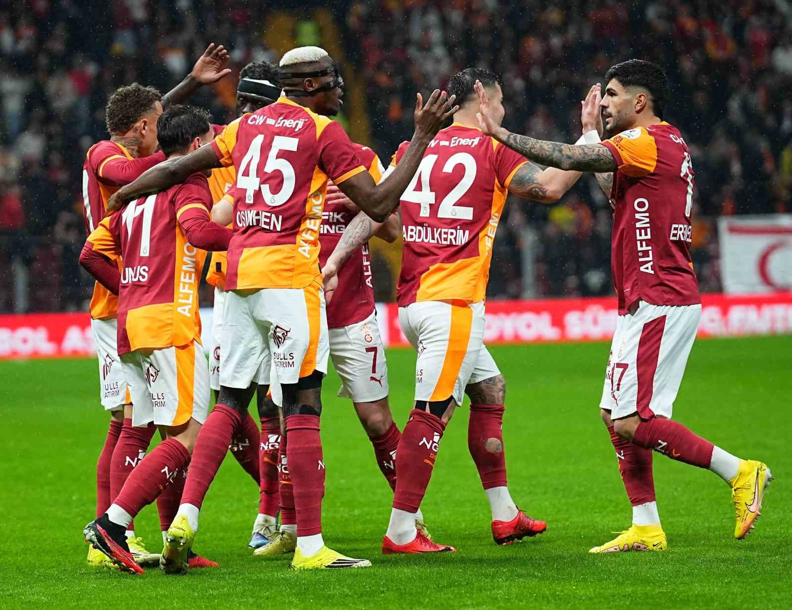 Trendyol Süper Lig: Galatasaray: 1 - Kayserispor: 0 (Maç devam ediyor)
