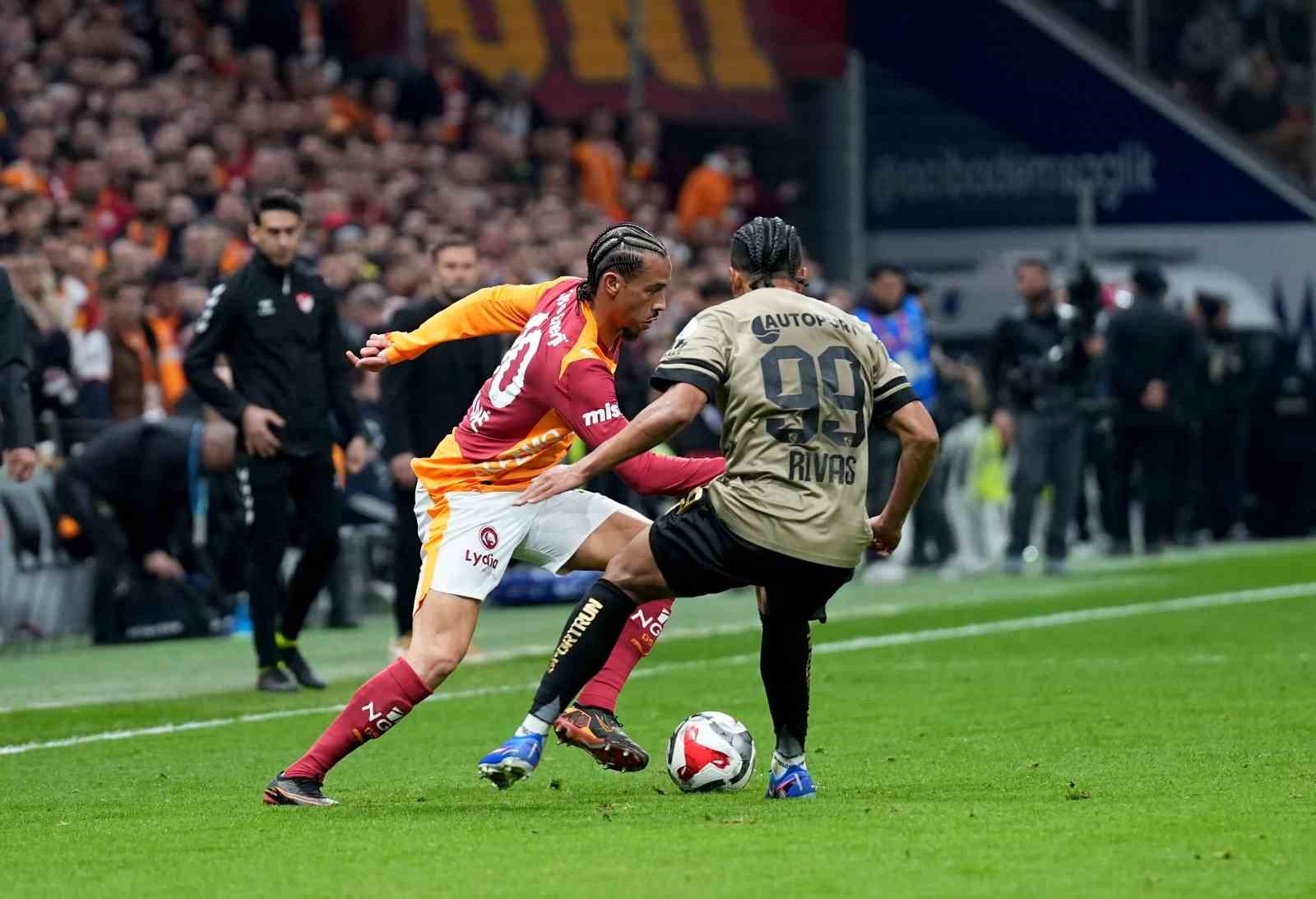 Trendyol Süper Lig: Galatasaray: 1 - Kocaelispor: 0 (İlk yarı)
Trendyol Süper Lig: Galatasaray: 1 - Kocaelispor: 0 (İlk yarı)