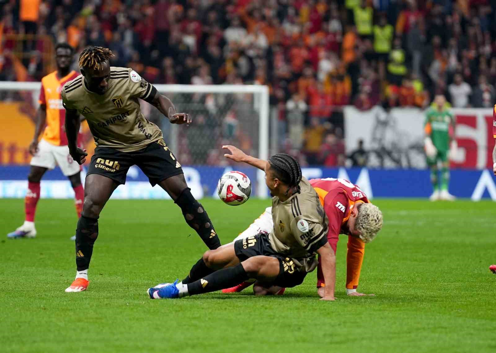 Trendyol Süper Lig: Galatasaray: 1 - Kocaelispor: 0 (İlk yarı)
Trendyol Süper Lig: Galatasaray: 1 - Kocaelispor: 0 (İlk yarı)