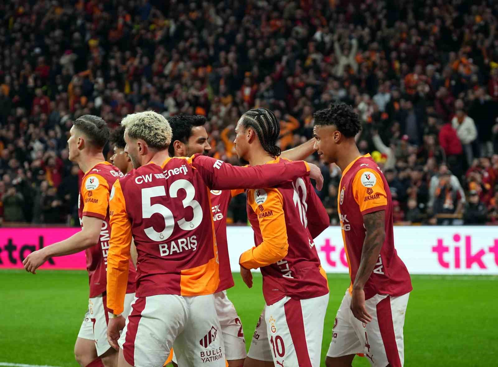 Trendyol Süper Lig: Galatasaray: 1 - Kocaelispor: 0 (İlk yarı)
Trendyol Süper Lig: Galatasaray: 1 - Kocaelispor: 0 (İlk yarı)