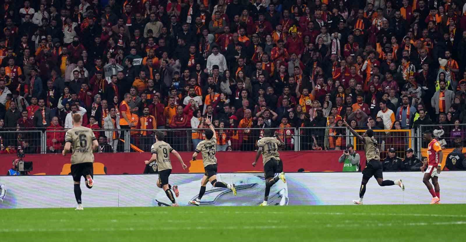 Trendyol Süper Lig: Galatasaray: 1 - Kocaelispor: 1 (Maç sonucu)
