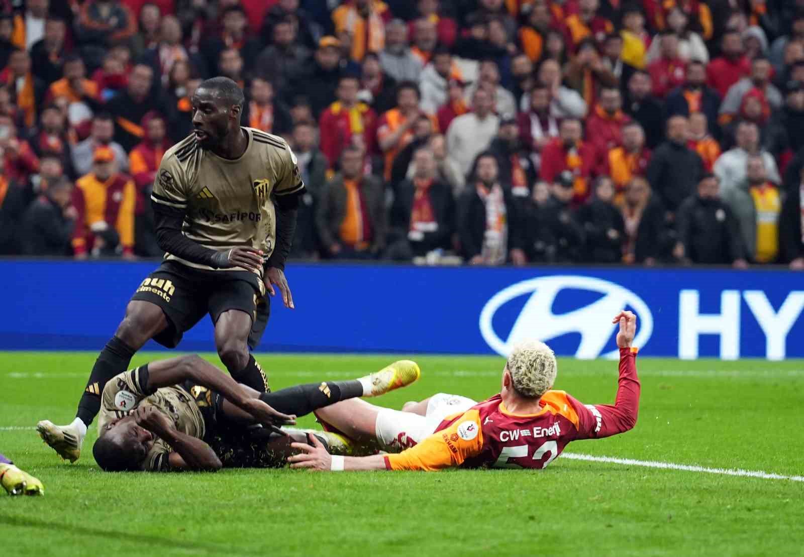 Trendyol Süper Lig: Galatasaray: 1 - Kocaelispor: 1 (Maç sonucu)
