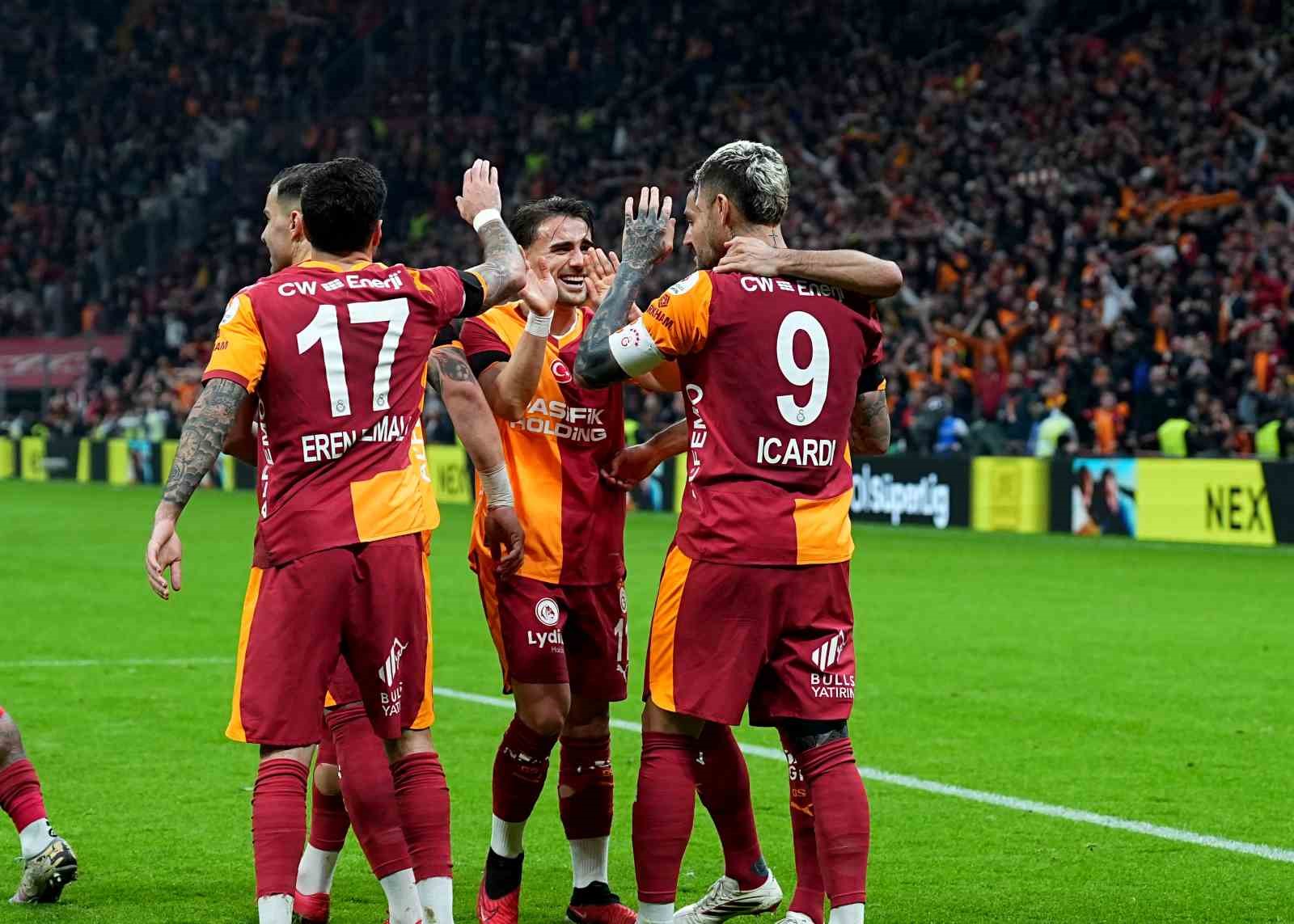 Trendyol Süper Lig: Galatasaray: 2 - Eyüpspor: 0 (İlk yarı)
Trendyol Süper Lig: Galatasaray: 2 - Eyüpspor: 0 (İlk yarı)
