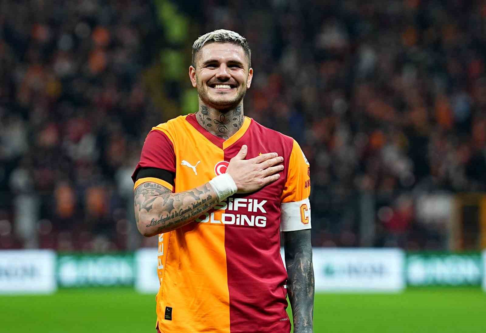 Trendyol Süper Lig: Galatasaray: 2 - Eyüpspor: 0 (İlk yarı)
Trendyol Süper Lig: Galatasaray: 2 - Eyüpspor: 0 (İlk yarı)