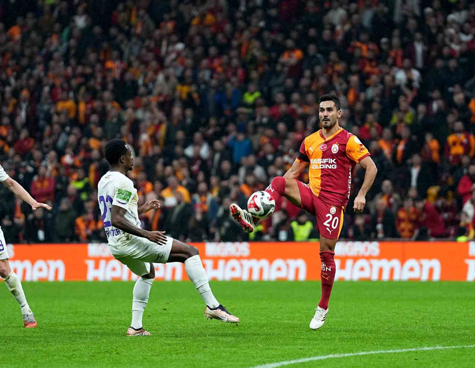 Trendyol Süper Lig: Galatasaray: 2 - Eyüpspor: 0 (İlk yarı)
Trendyol Süper Lig: Galatasaray: 2 - Eyüpspor: 0 (İlk yarı)