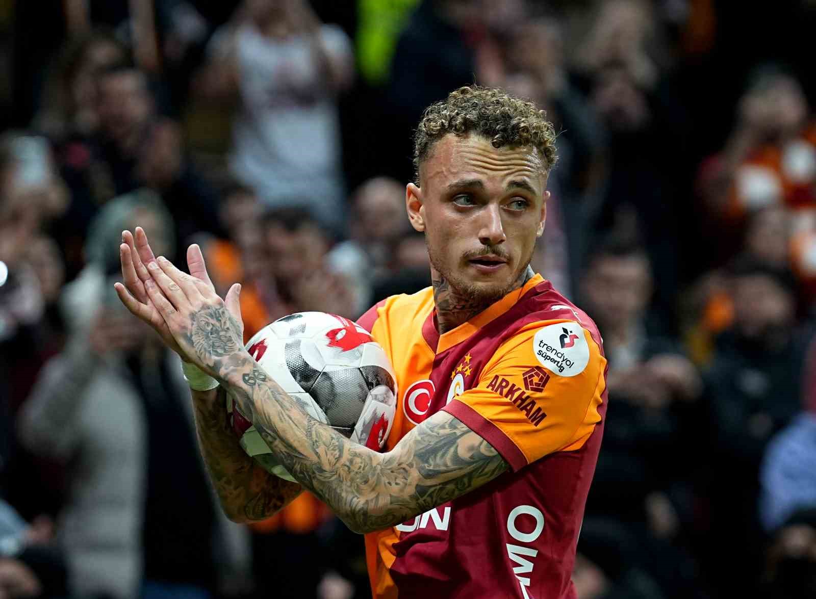Trendyol Süper Lig: Galatasaray: 2 - Eyüpspor: 0 (İlk yarı)
Trendyol Süper Lig: Galatasaray: 2 - Eyüpspor: 0 (İlk yarı)