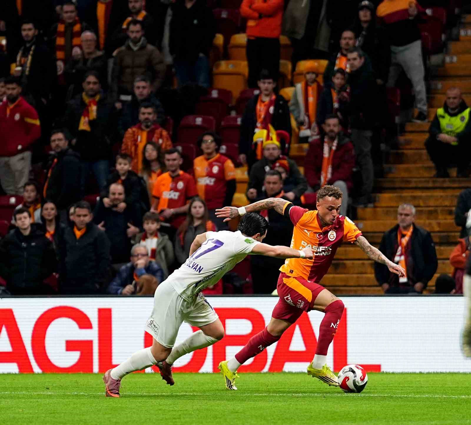 Trendyol Süper Lig: Galatasaray: 2 - Eyüpspor: 0 (İlk yarı)
Trendyol Süper Lig: Galatasaray: 2 - Eyüpspor: 0 (İlk yarı)