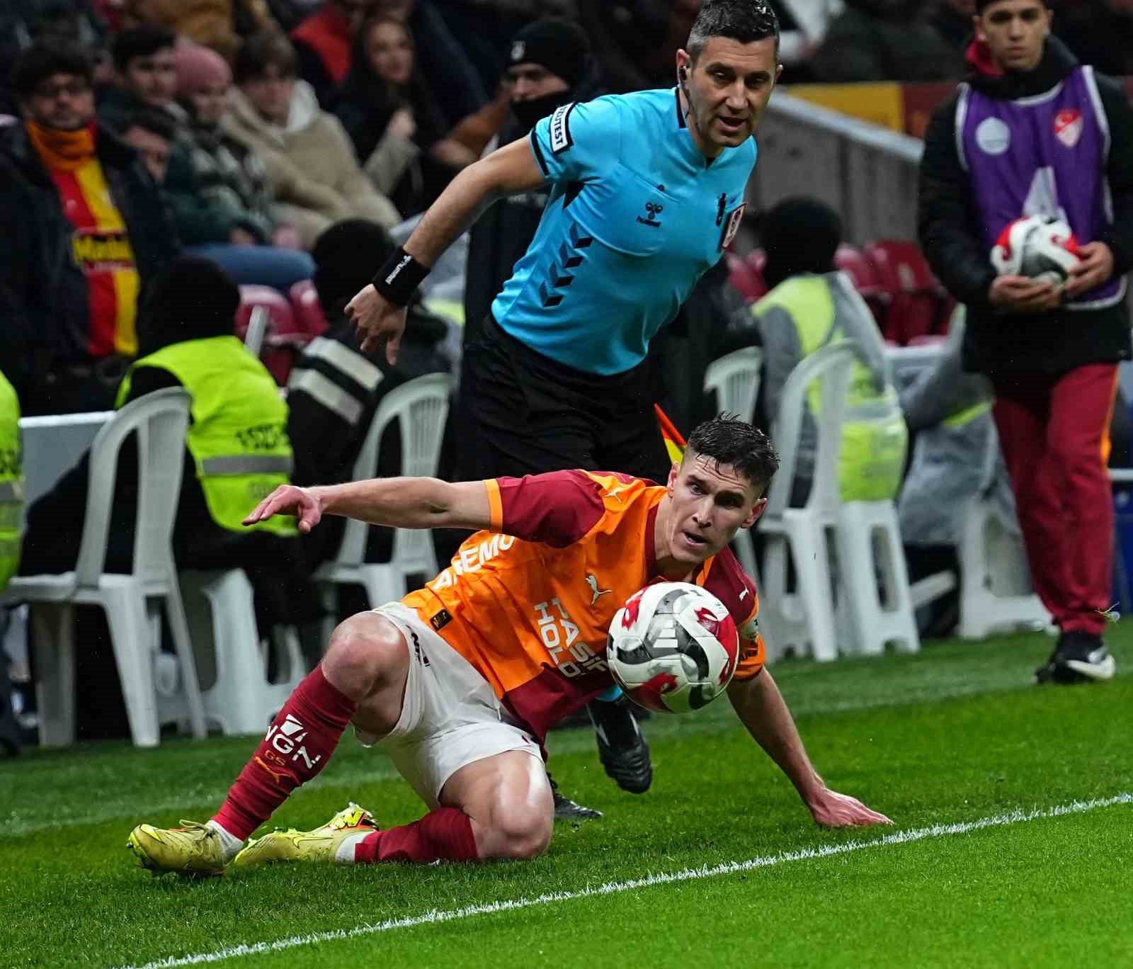 Trendyol Süper Lig: Galatasaray: 2 - Kayserispor: 0 (İlk yarı)
