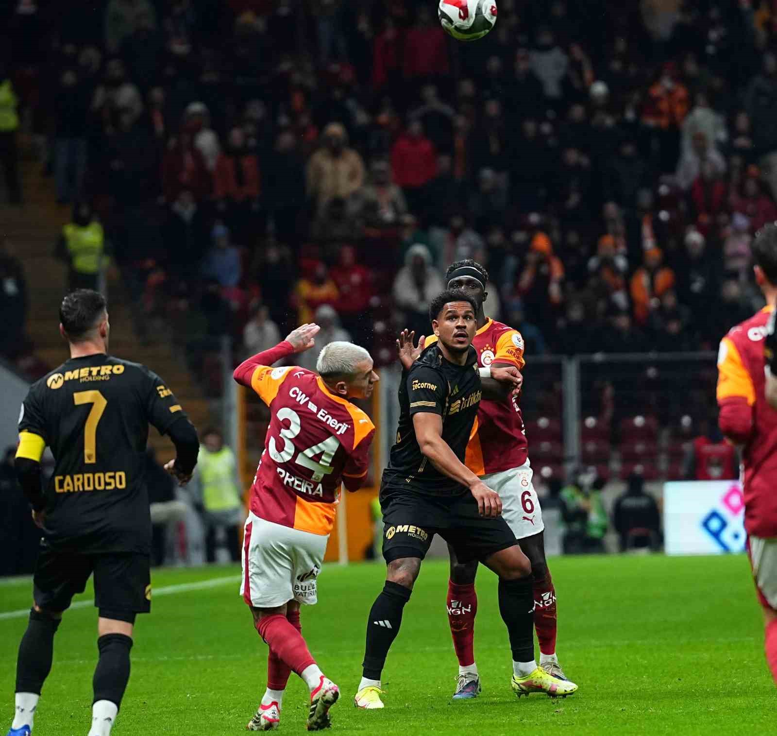 Trendyol Süper Lig: Galatasaray: 2 - Kayserispor: 0 (İlk yarı)
