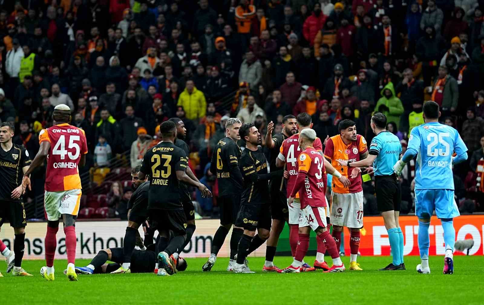 Trendyol Süper Lig: Galatasaray: 2 - Kayserispor: 0 (İlk yarı)
