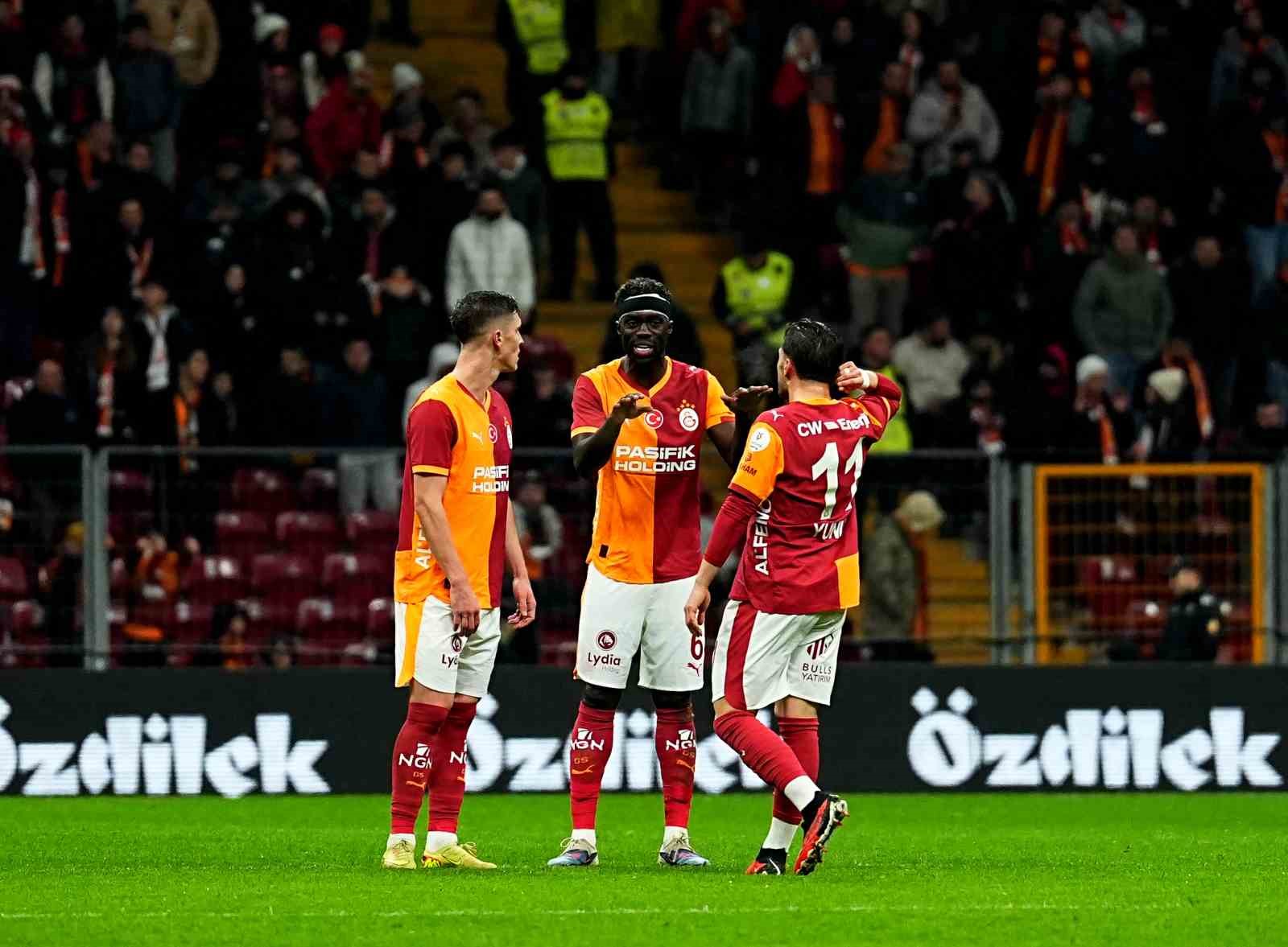 Trendyol Süper Lig: Galatasaray: 2 - Kayserispor: 0 (İlk yarı)
