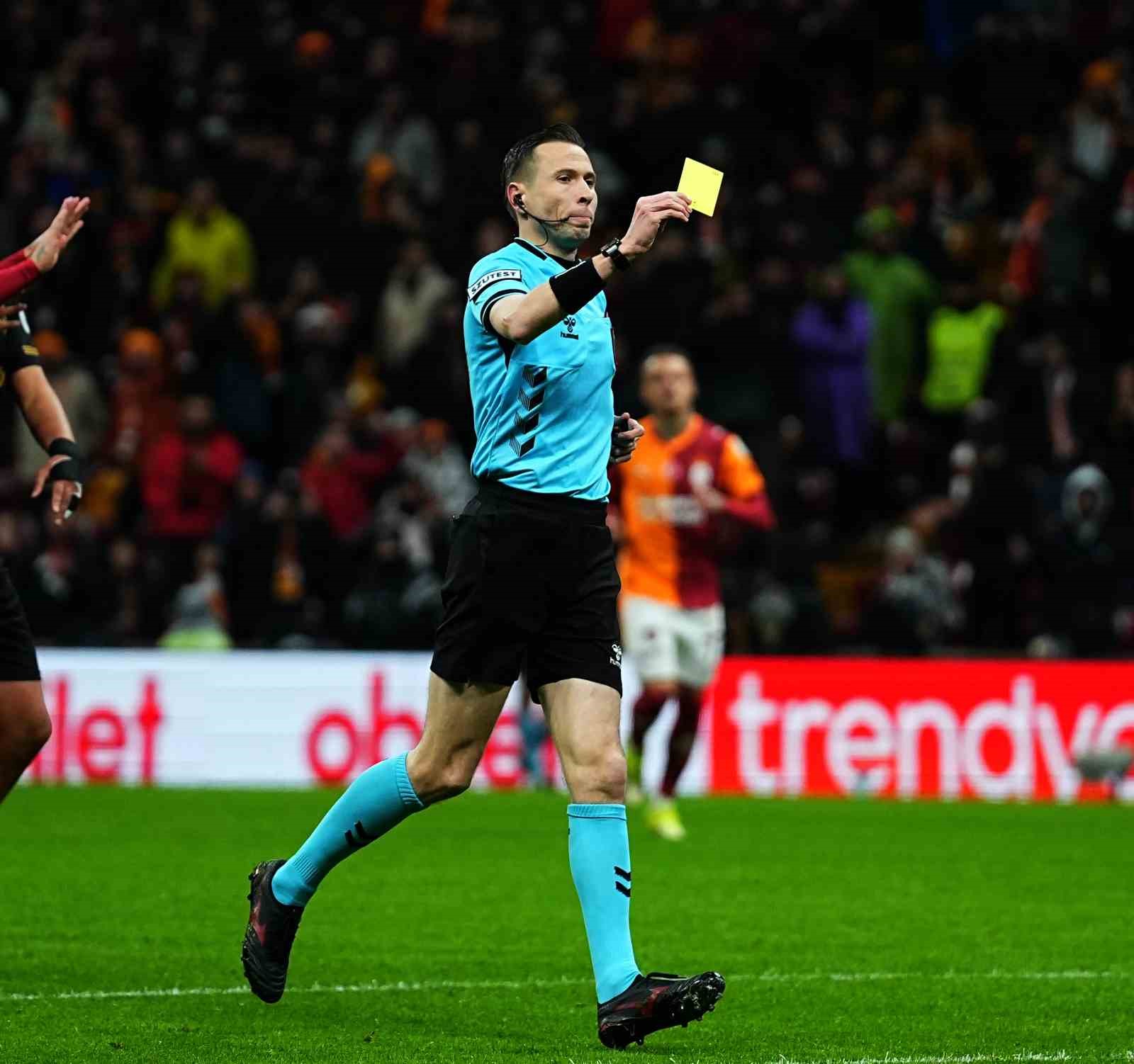 Trendyol Süper Lig: Galatasaray: 2 - Kayserispor: 0 (İlk yarı)
