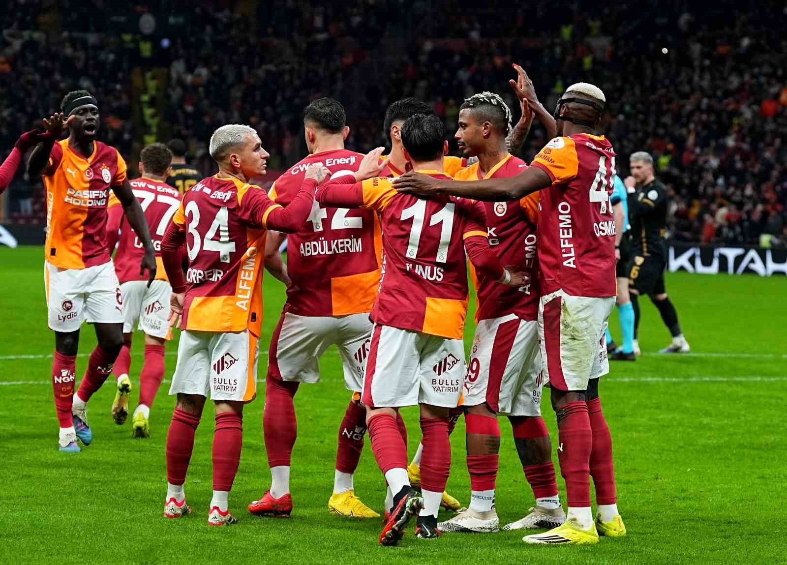 Trendyol Süper Lig: Galatasaray: 2 - Kayserispor: 0 (İlk yarı)
