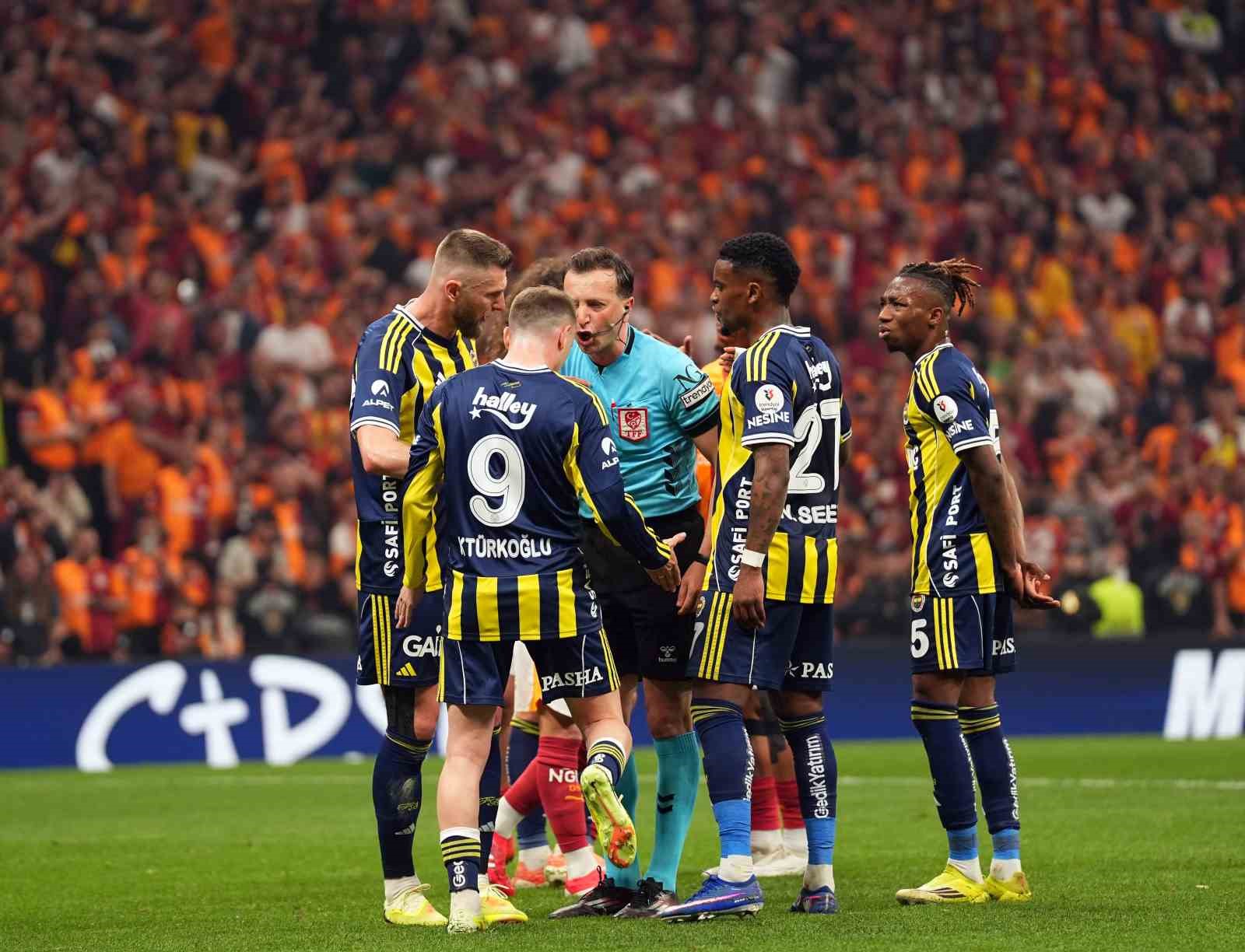 Trendyol Süper Lig: Galatasaray: 3 - Fenerbahçe: 0 (Maç sonucu)

