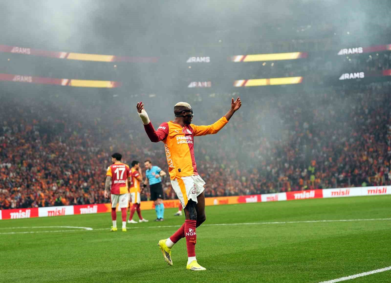 Trendyol Süper Lig: Galatasaray: 3 - Fenerbahçe: 0 (Maç sonucu)
