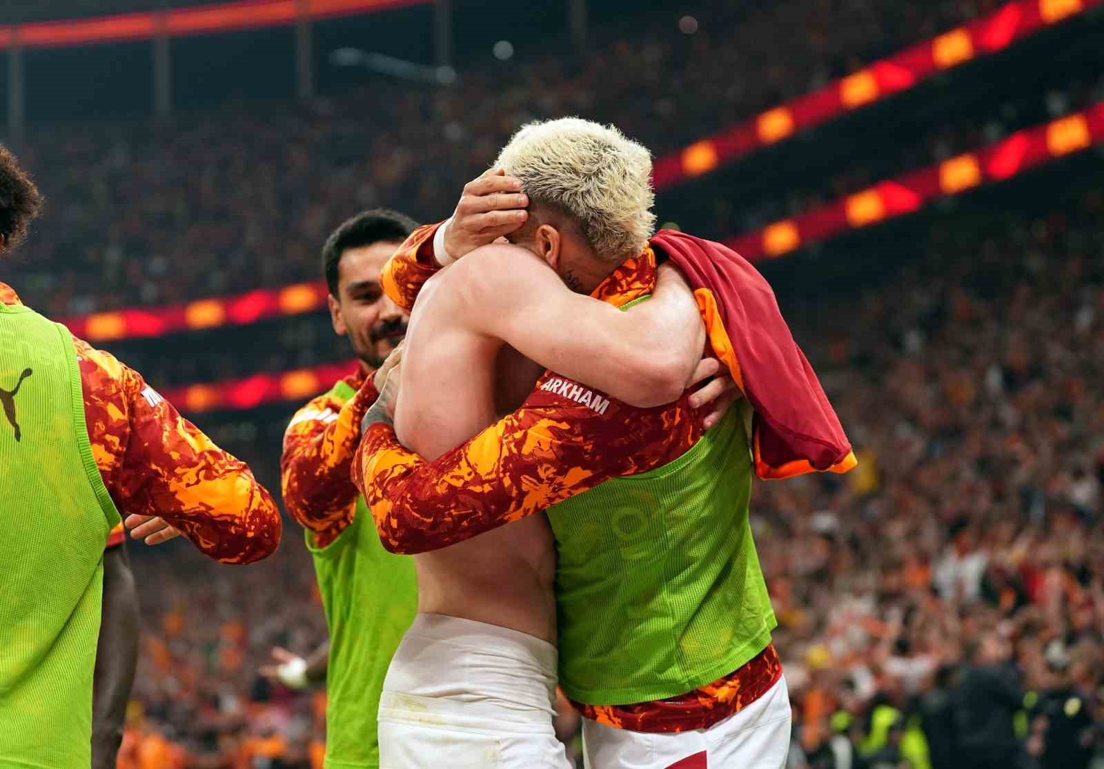 Trendyol Süper Lig: Galatasaray: 3 - Fenerbahçe: 0 (Maç sonucu)
