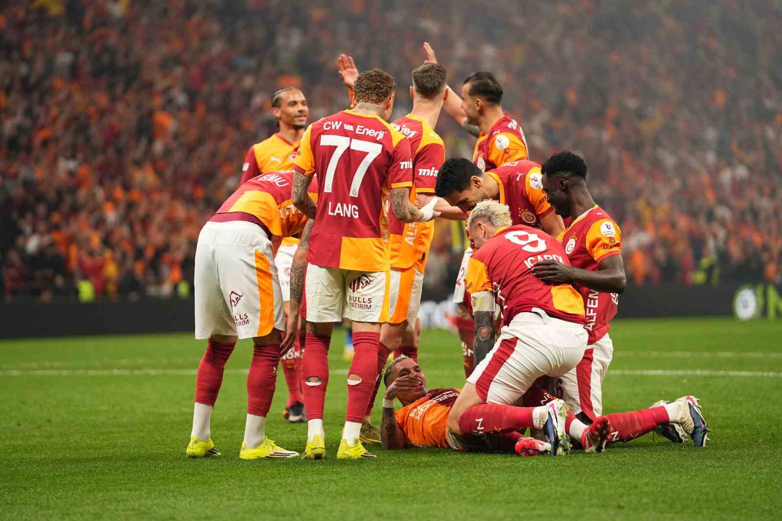 Trendyol Süper Lig: Galatasaray: 3 - Fenerbahçe: 0 (Maç sonucu)
