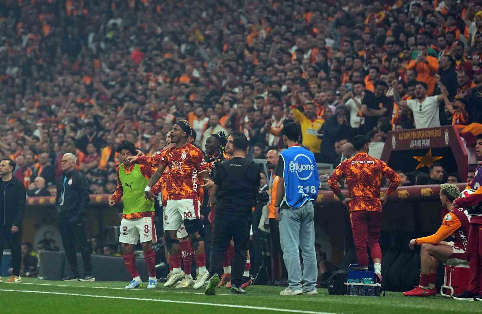 Trendyol Süper Lig: Galatasaray: 3 - Fenerbahçe: 0 (Maç sonucu)

