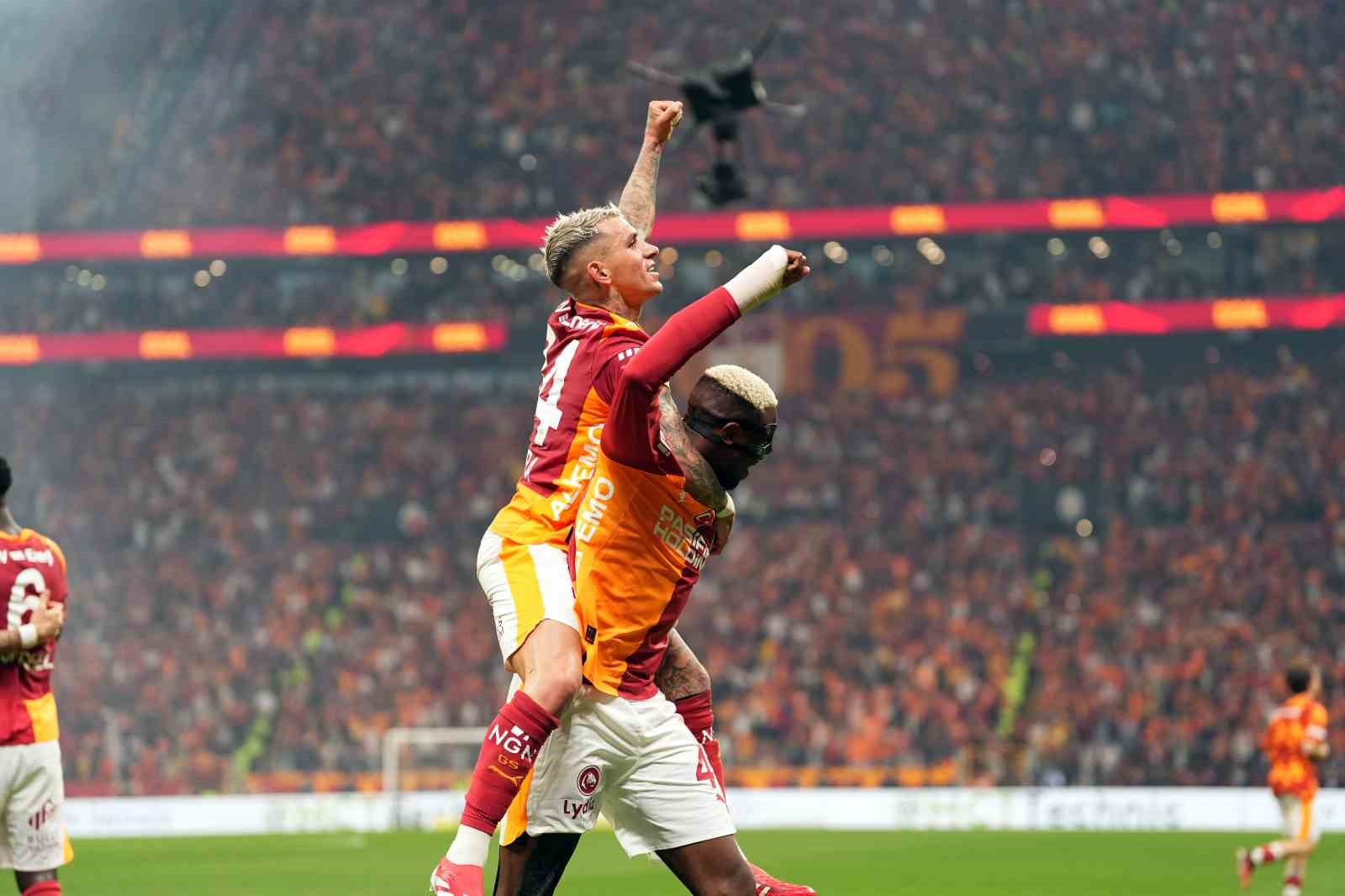 Trendyol Süper Lig: Galatasaray: 3 - Fenerbahçe: 0 (Maç sonucu)
