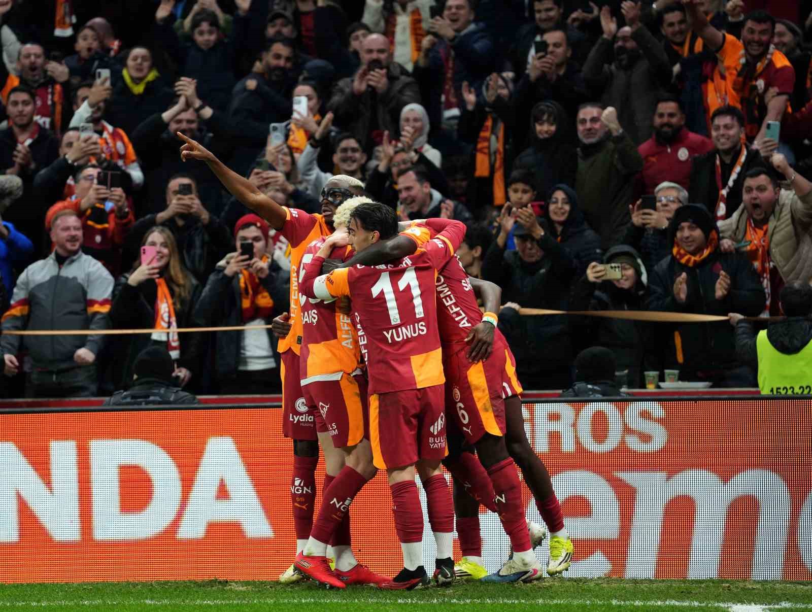 Trendyol Süper Lig: Galatasaray: 3 - RAMS Başakşehir: 0 (Maç sonucu)
