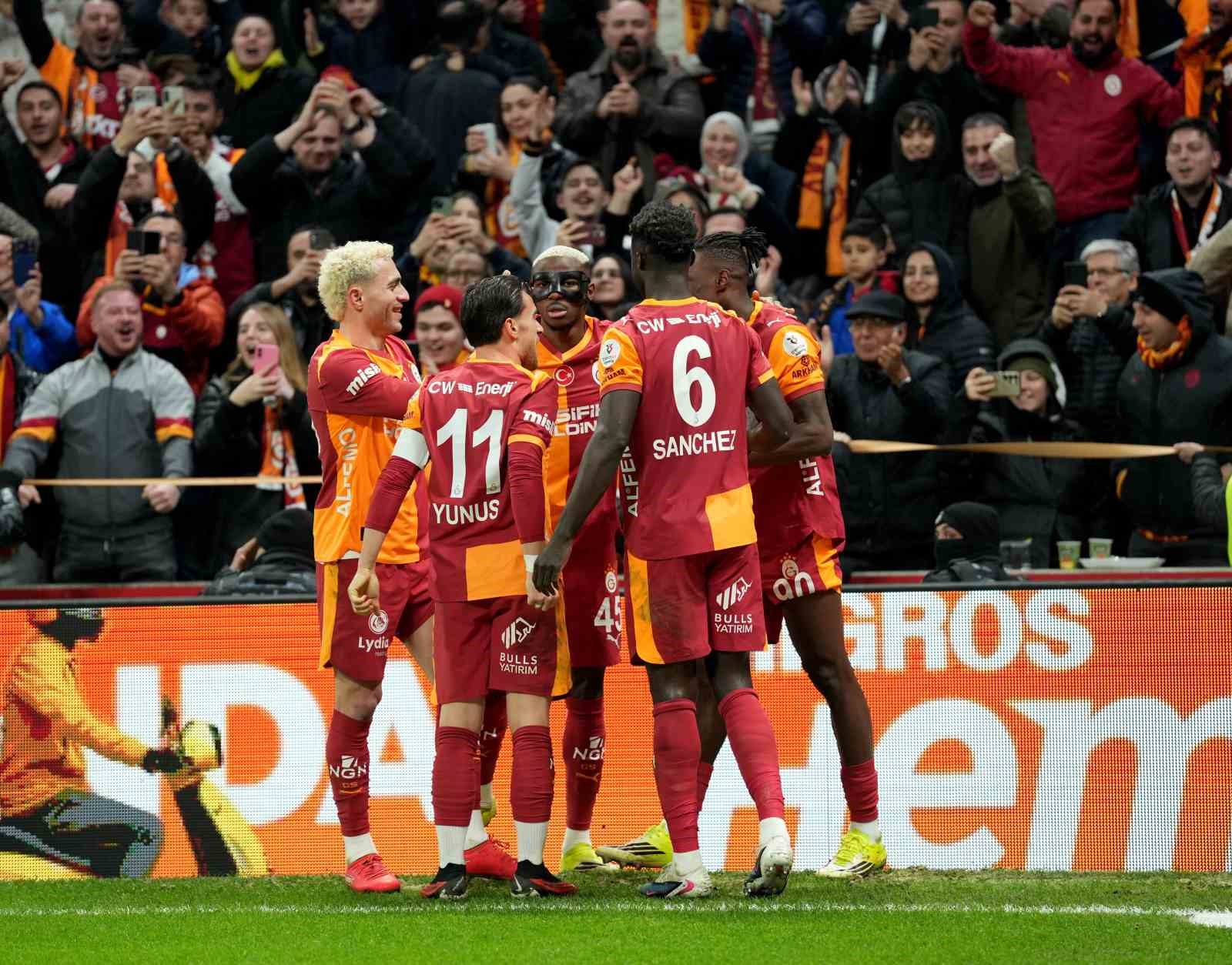 Trendyol Süper Lig: Galatasaray: 3 - RAMS Başakşehir: 0 (Maç sonucu)
