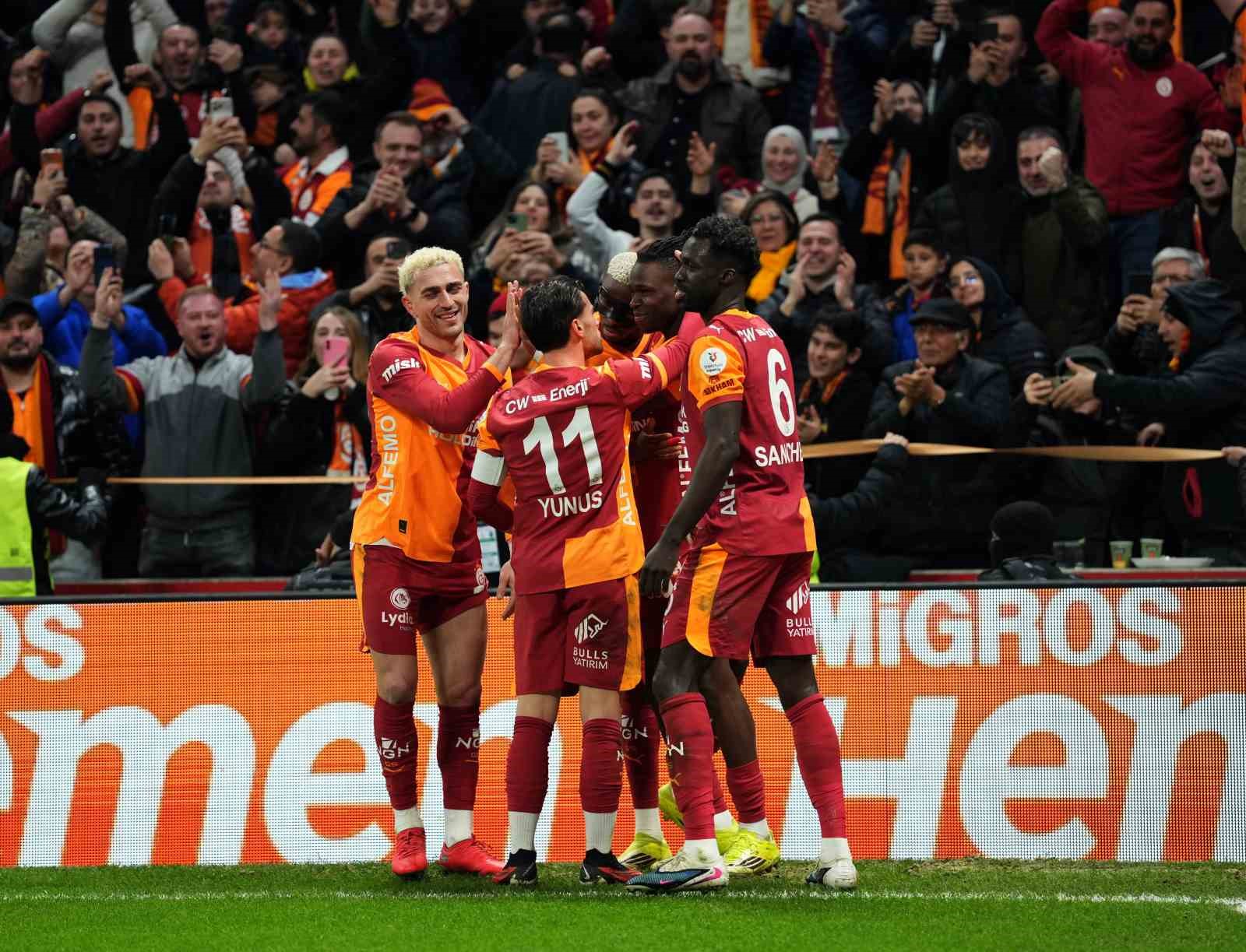 Trendyol Süper Lig: Galatasaray: 3 - RAMS Başakşehir: 0 (Maç sonucu)
