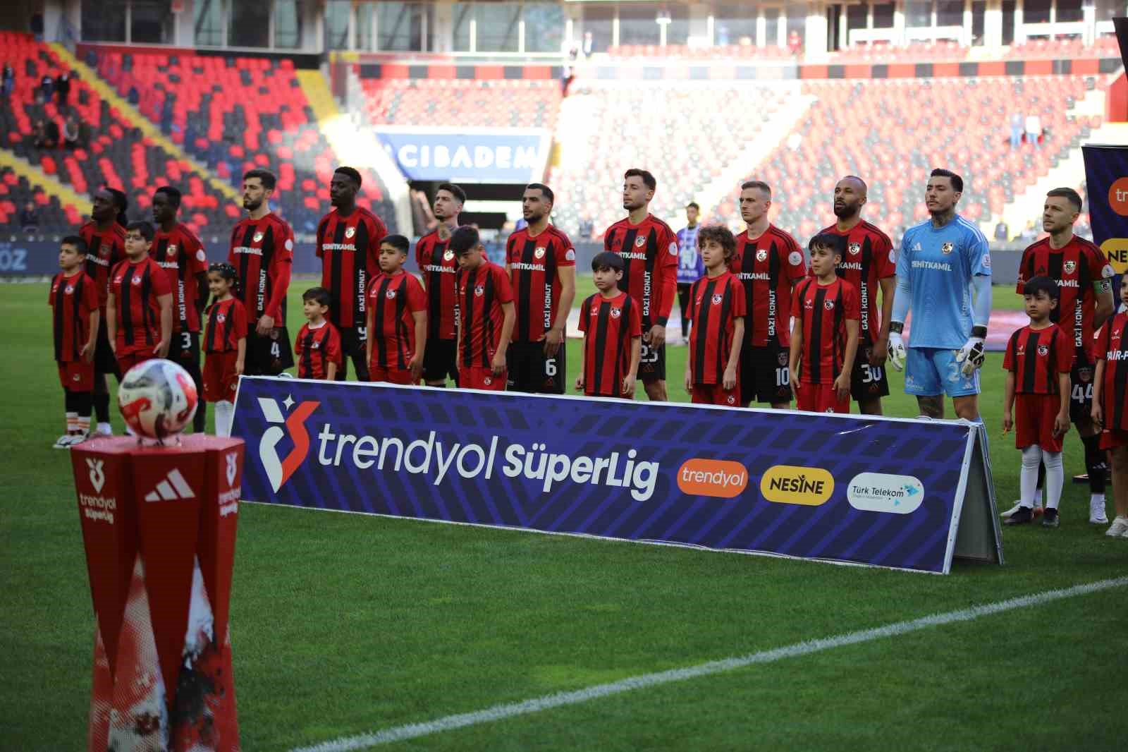 Trendyol Süper Lig: Gaziantep FK: 0 - Corendon Alanyaspor: 0 (Maç devam ediyor)
