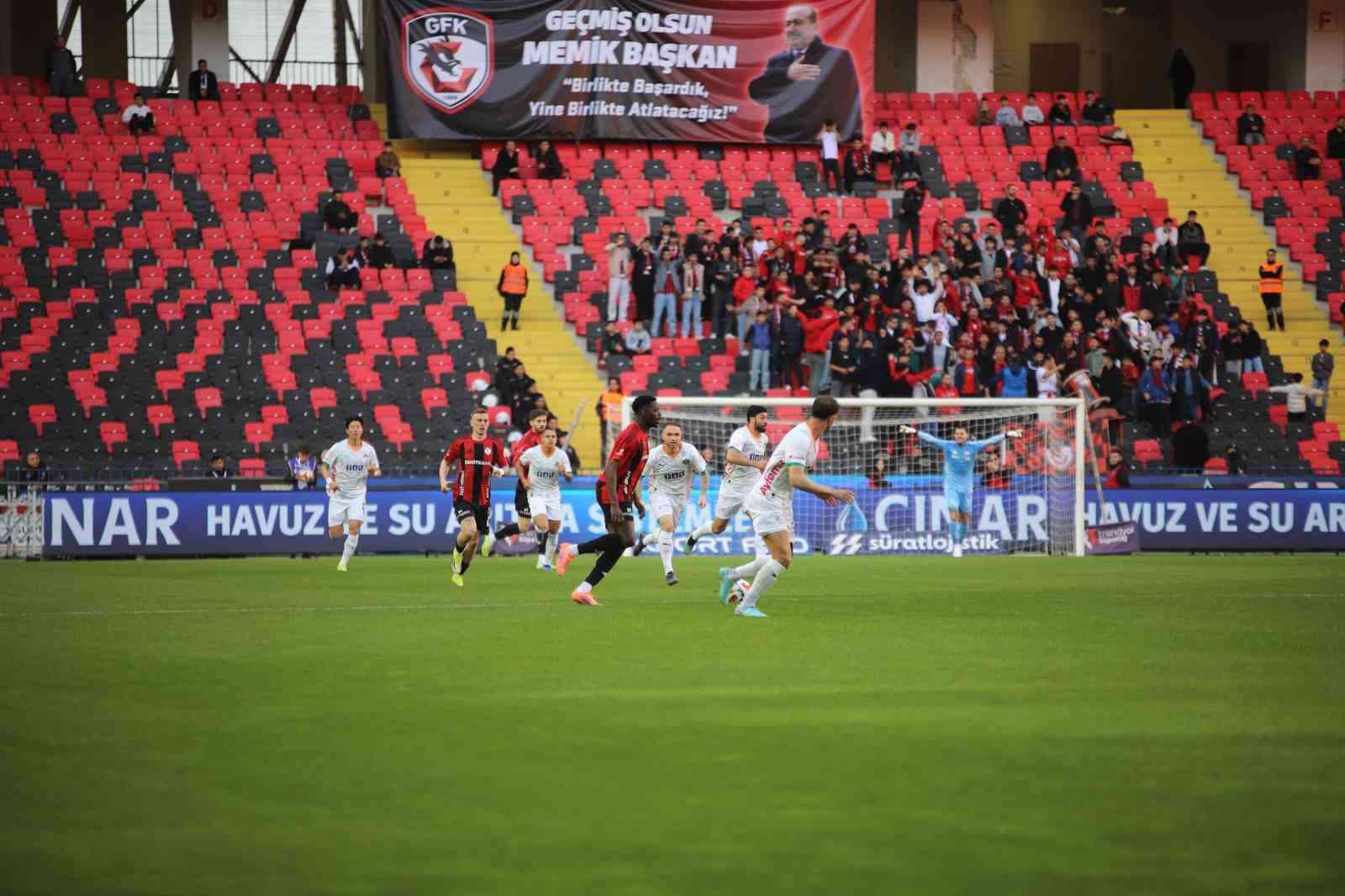 Trendyol Süper Lig: Gaziantep FK: 0 - Corendon Alanyaspor: 0 (Maç devam ediyor)
