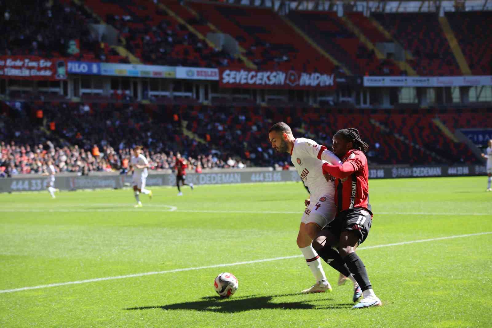 Trendyol Süper Lig: Gaziantep FK: 0 - Fatih Karagümrük: 0 (Maç devam ediyor)
