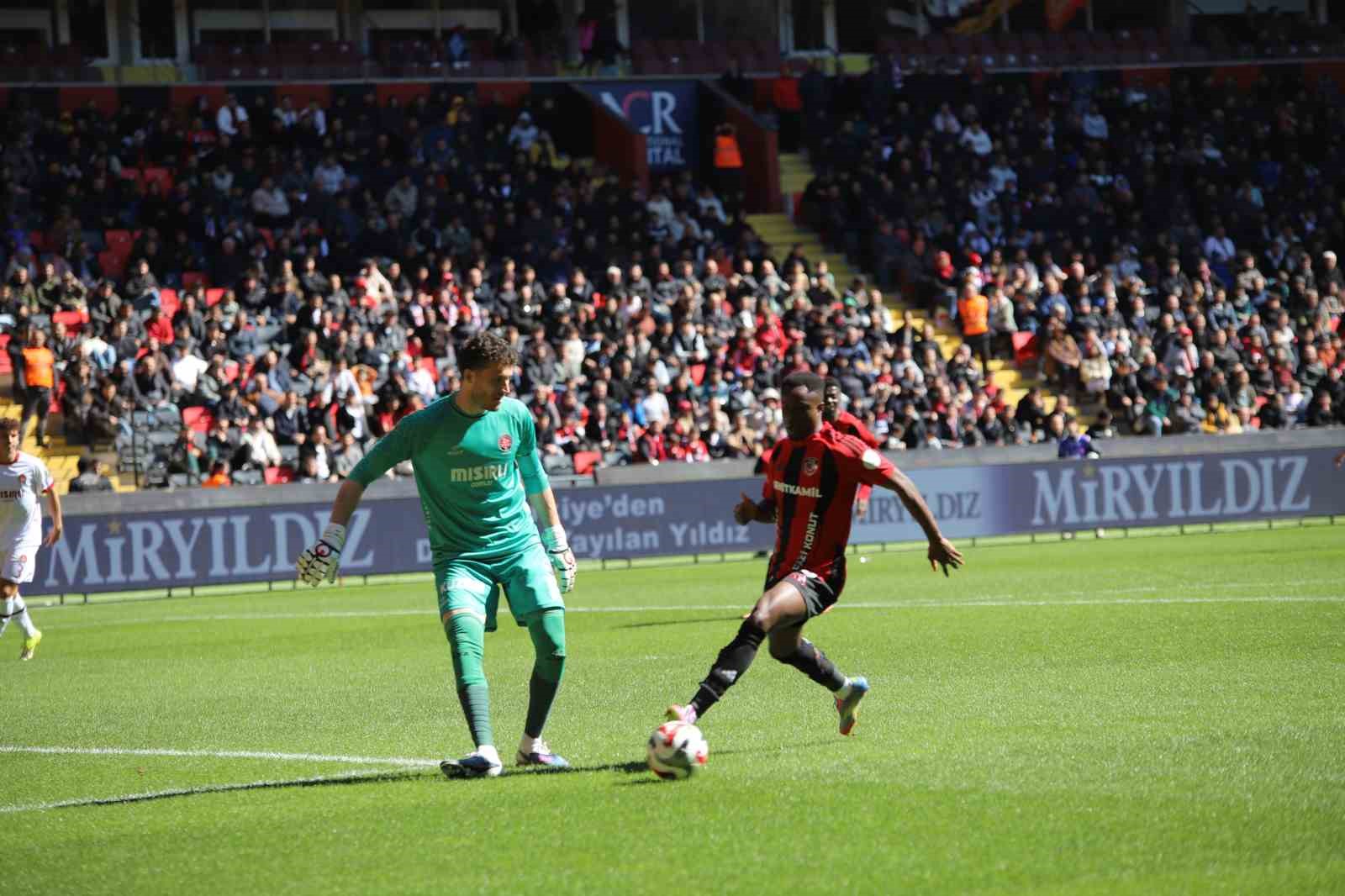Trendyol Süper Lig: Gaziantep FK: 0 - Fatih Karagümrük: 0 (Maç devam ediyor)
