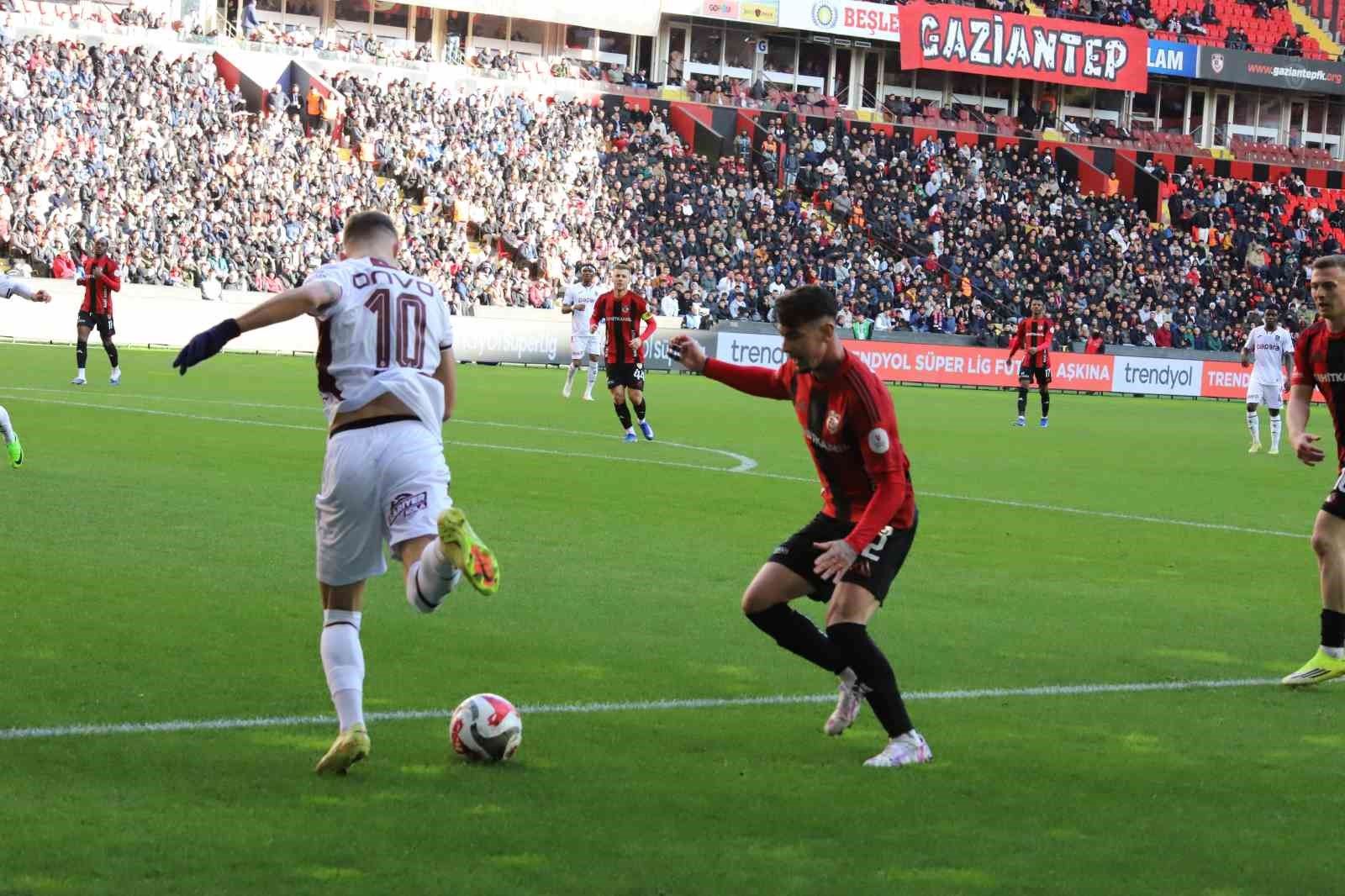 Trendyol Süper Lig: Gaziantep FK: 0 - Trabzonspor: 0 (Maç devam ediyor)

