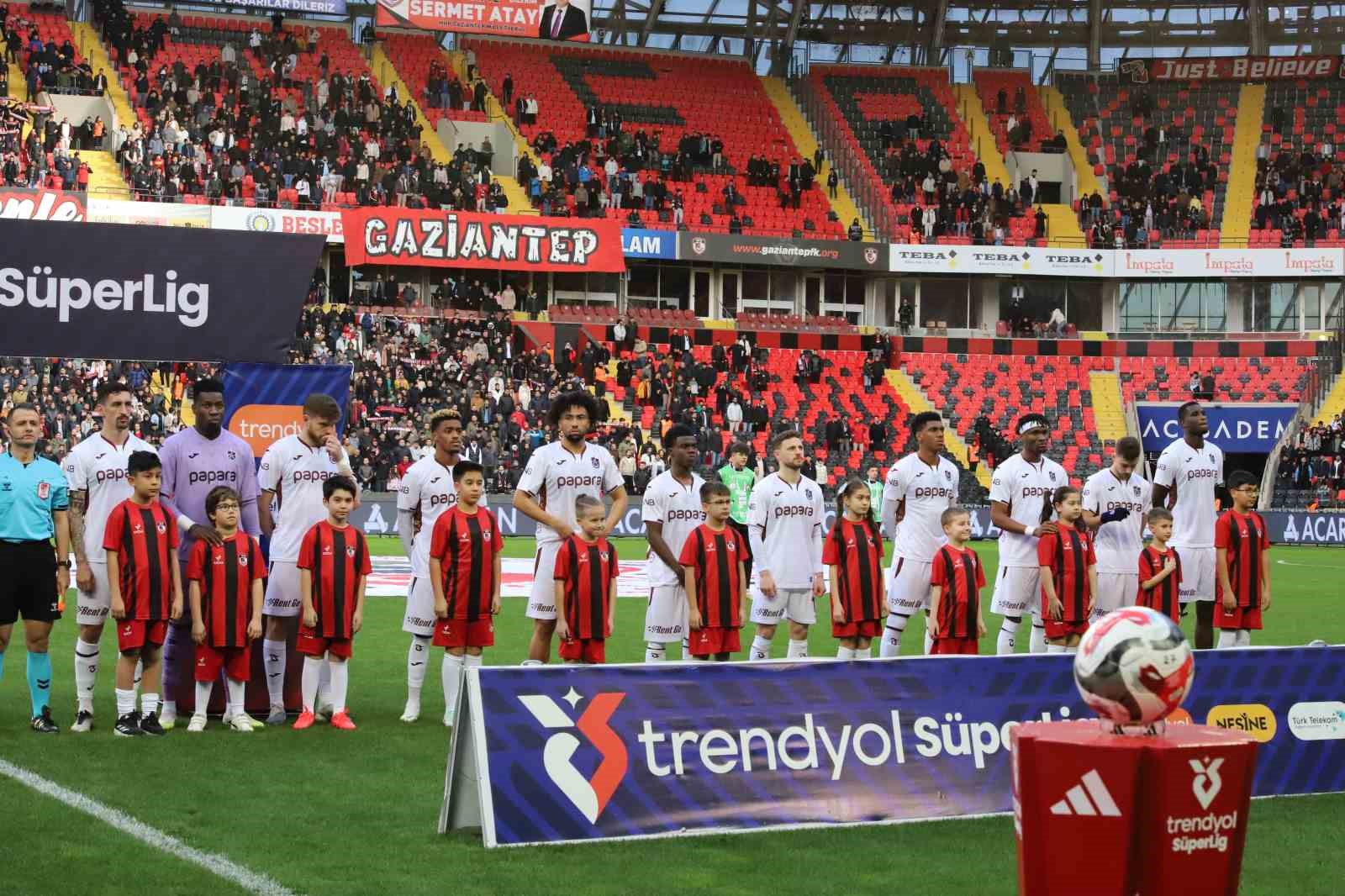 Trendyol Süper Lig: Gaziantep FK: 0 - Trabzonspor: 0 (Maç devam ediyor)
