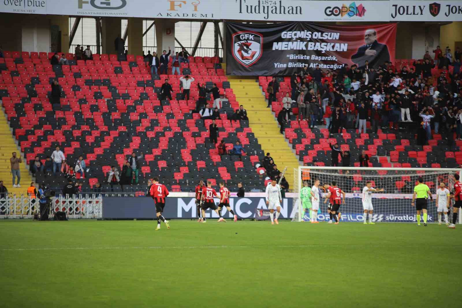 Trendyol Süper Lig: Gaziantep FK: 1 - Corendon Alanyaspor: 1 (Maç sonucu)
Trendyol Süper Lig: Gaziantep FK: 1 - Corendon Alanyaspor: 1 (Maç sonucu)
