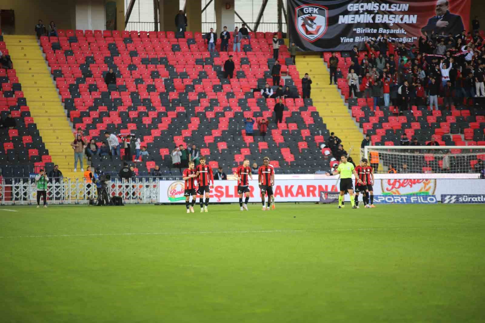 Trendyol Süper Lig: Gaziantep FK: 1 - Corendon Alanyaspor: 1 (Maç sonucu)
Trendyol Süper Lig: Gaziantep FK: 1 - Corendon Alanyaspor: 1 (Maç sonucu)