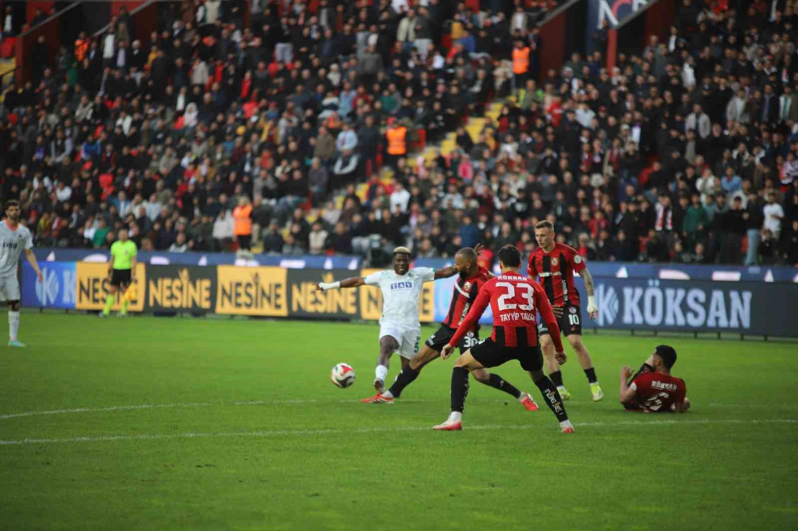 Trendyol Süper Lig: Gaziantep FK: 1 - Corendon Alanyaspor: 1 (Maç sonucu)
Trendyol Süper Lig: Gaziantep FK: 1 - Corendon Alanyaspor: 1 (Maç sonucu)